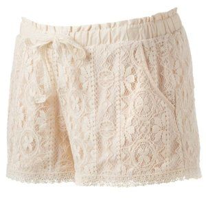 ✨3/ $25✨ Cream colored lace shorts